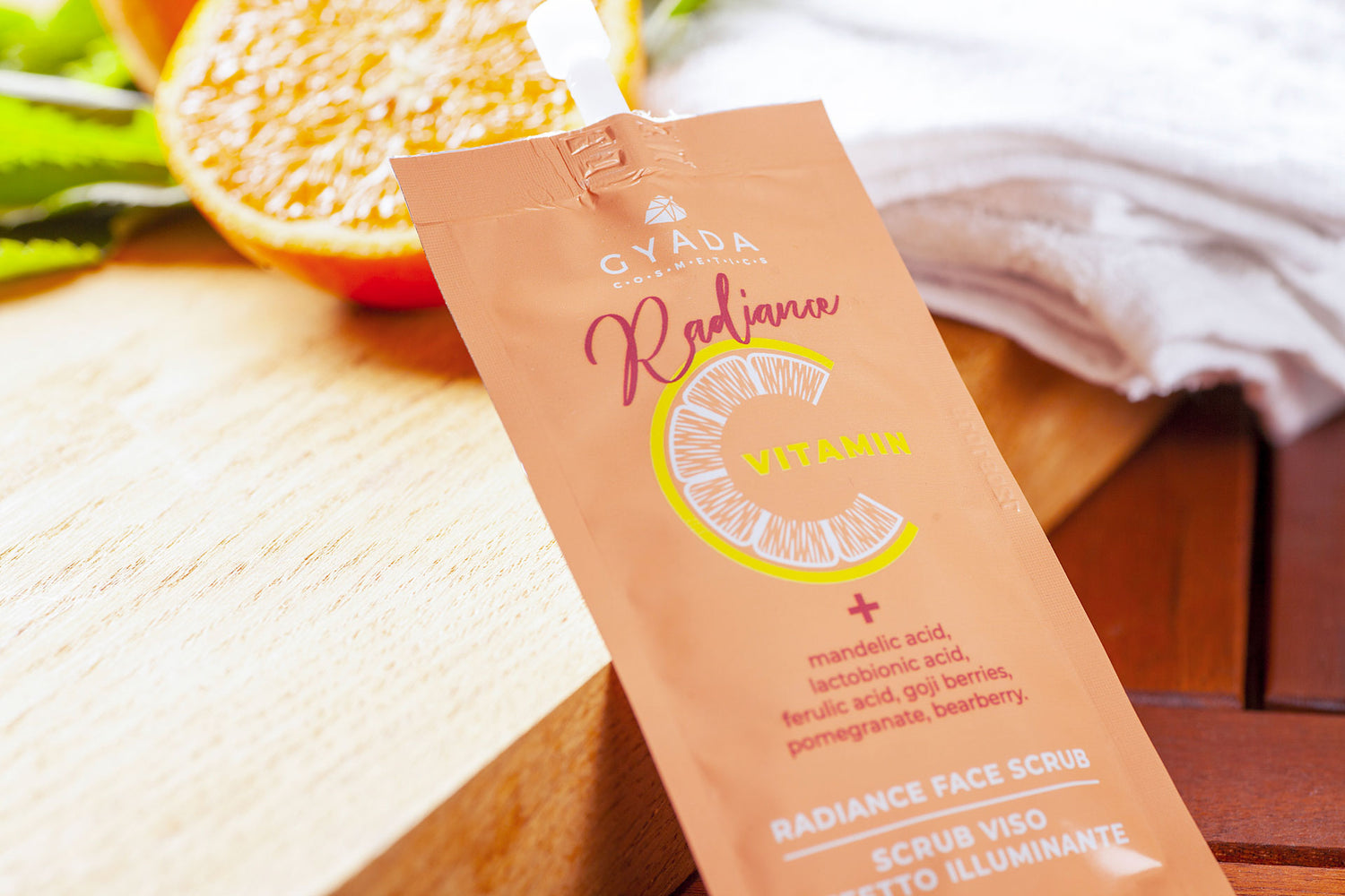 Radiance face scrub vit C